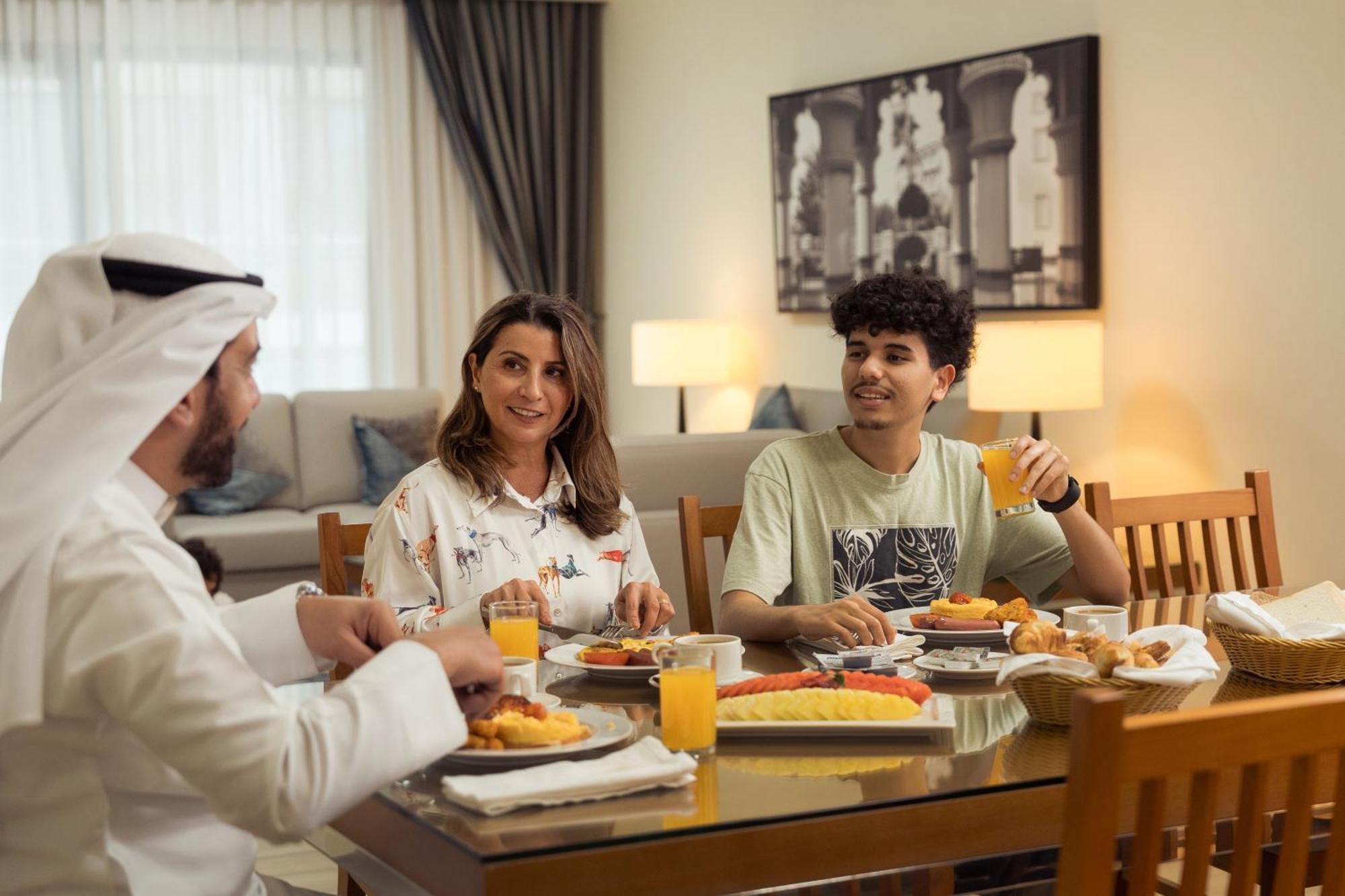 Golden Sands Suites Dubaï Extérieur photo