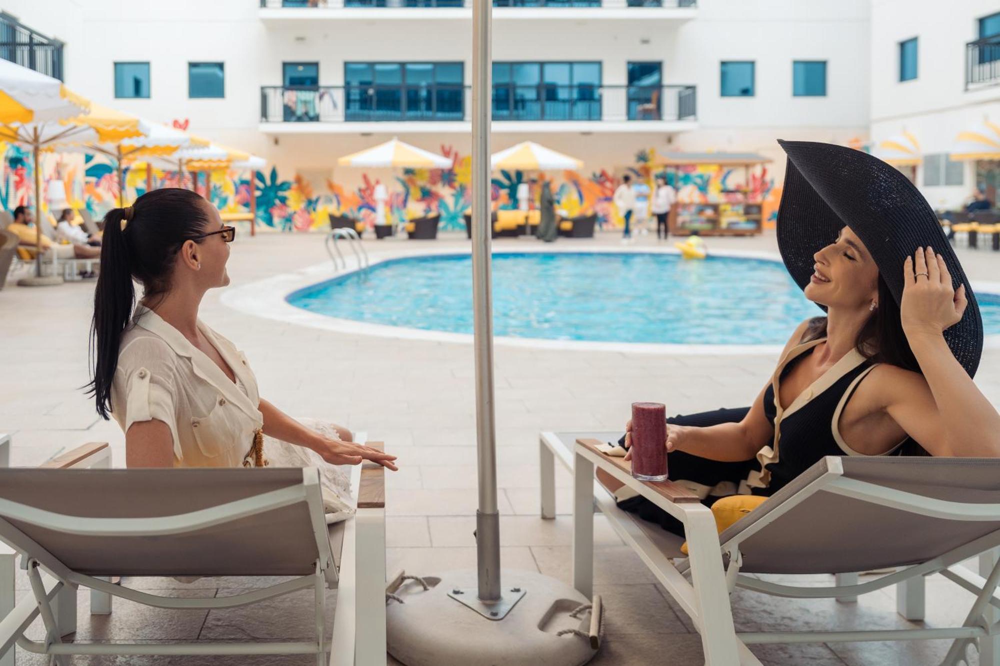 Golden Sands Suites Dubaï Extérieur photo